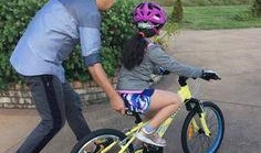 娱乐吃瓜酱骑车摔倒